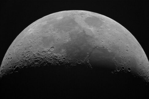 新月の夜に、心の余白へ願いを置く